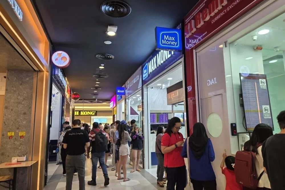 Long queues formed at forex counters in a Kuala Lumpur shopping mall on November 19, as the strengthening ringgit boosted demand for foreign currency.