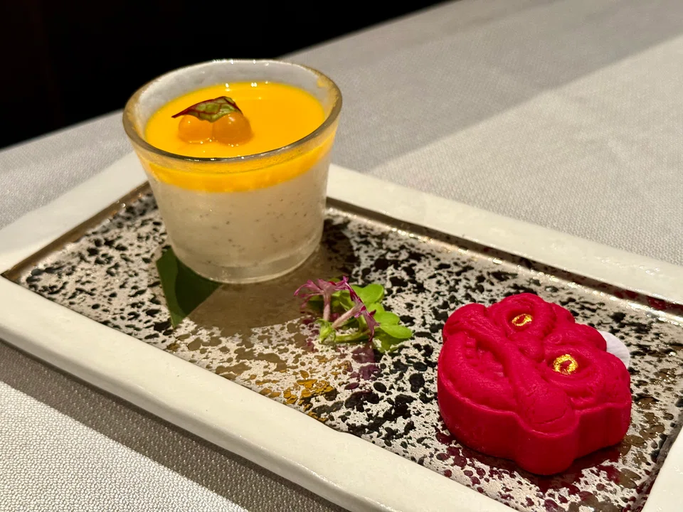 The mango panna cotta and lion-shaped cookie for dessert.