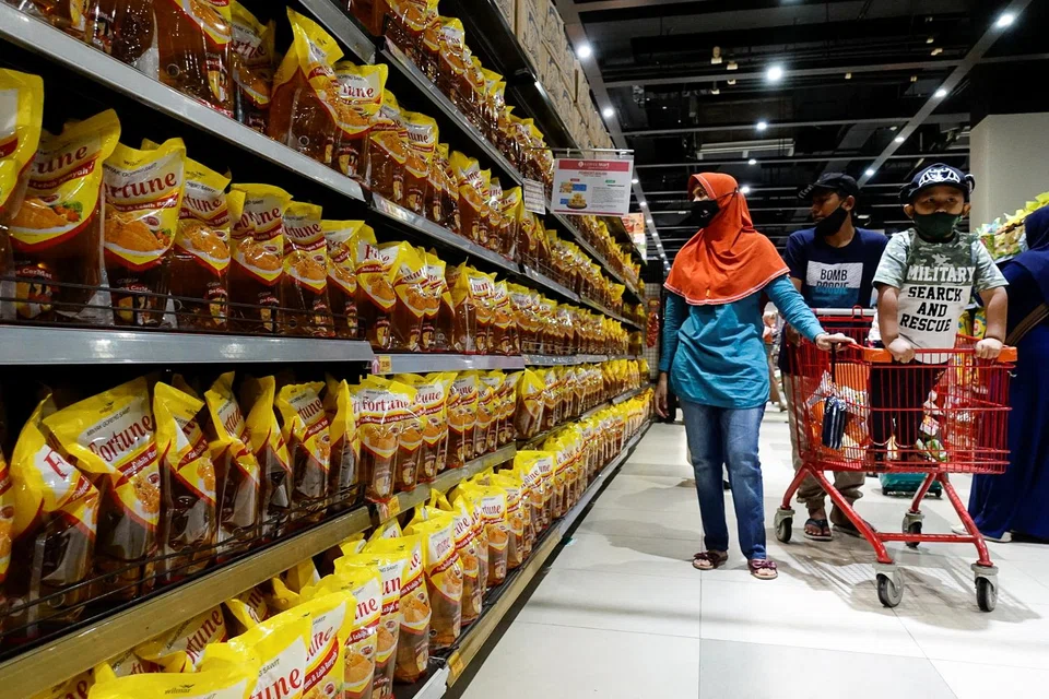 December’s prices were propped up by higher prices of fuel, air fares, house rents and foodstuff such as rice and eggs, Statistics Indonesia chief Margo Yuwono told a news conference.