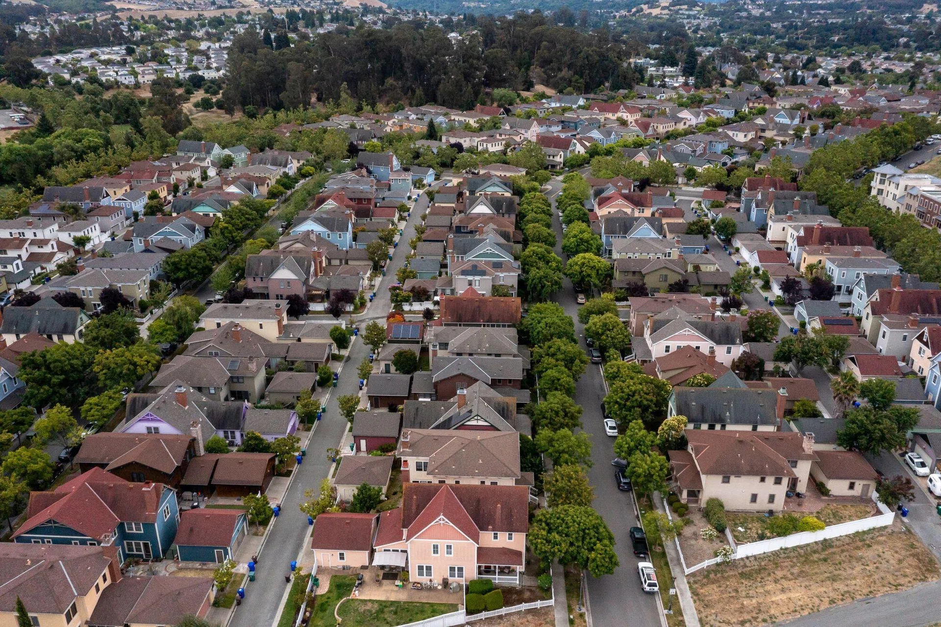US mortgage rates fall to lowest in month as Middle East tensions ease