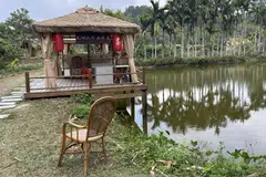 Significant numbers of unemployed migrant workers are returning to their home towns in Chinese villages and remaining there.