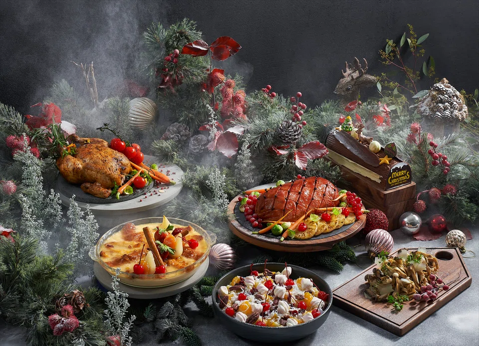  PARKROYAL COLLECTION Marina Bay's festive bundles.