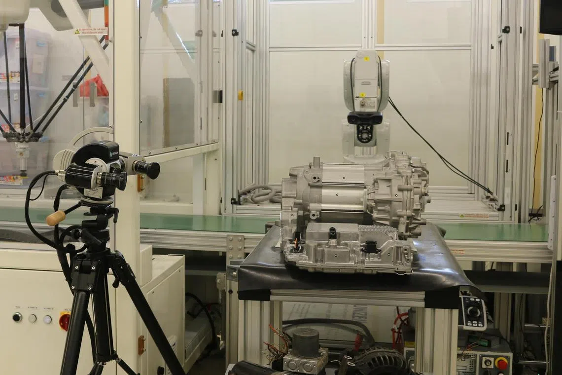 By intelligently orchestrating the disassembly process through human-robot collaboration, Bosch aims to revolutionise the recycling of products and conserve valuable resources.