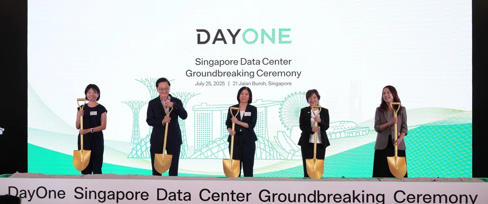 DayOne CEO Jamie Khoo (second from right) says the new facility highlights the company's long-term vision to power South-east Asia’s digital transformation with green infrastructure.