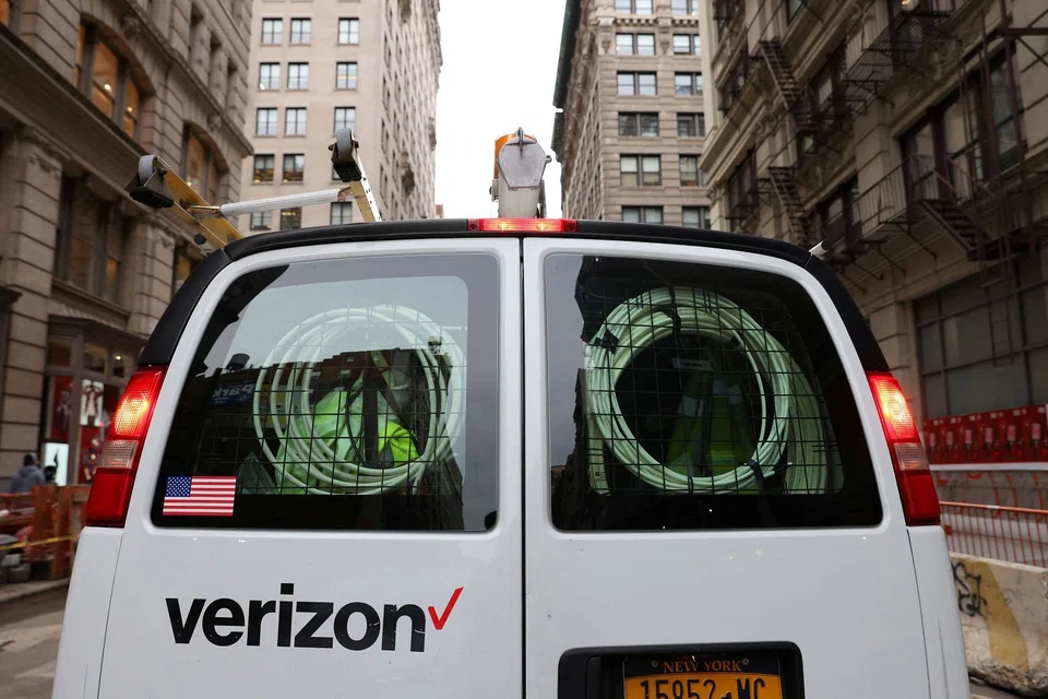 Verizon last month sold the right to lease thousands of towers in a deal that allowed it to lease back capacity.