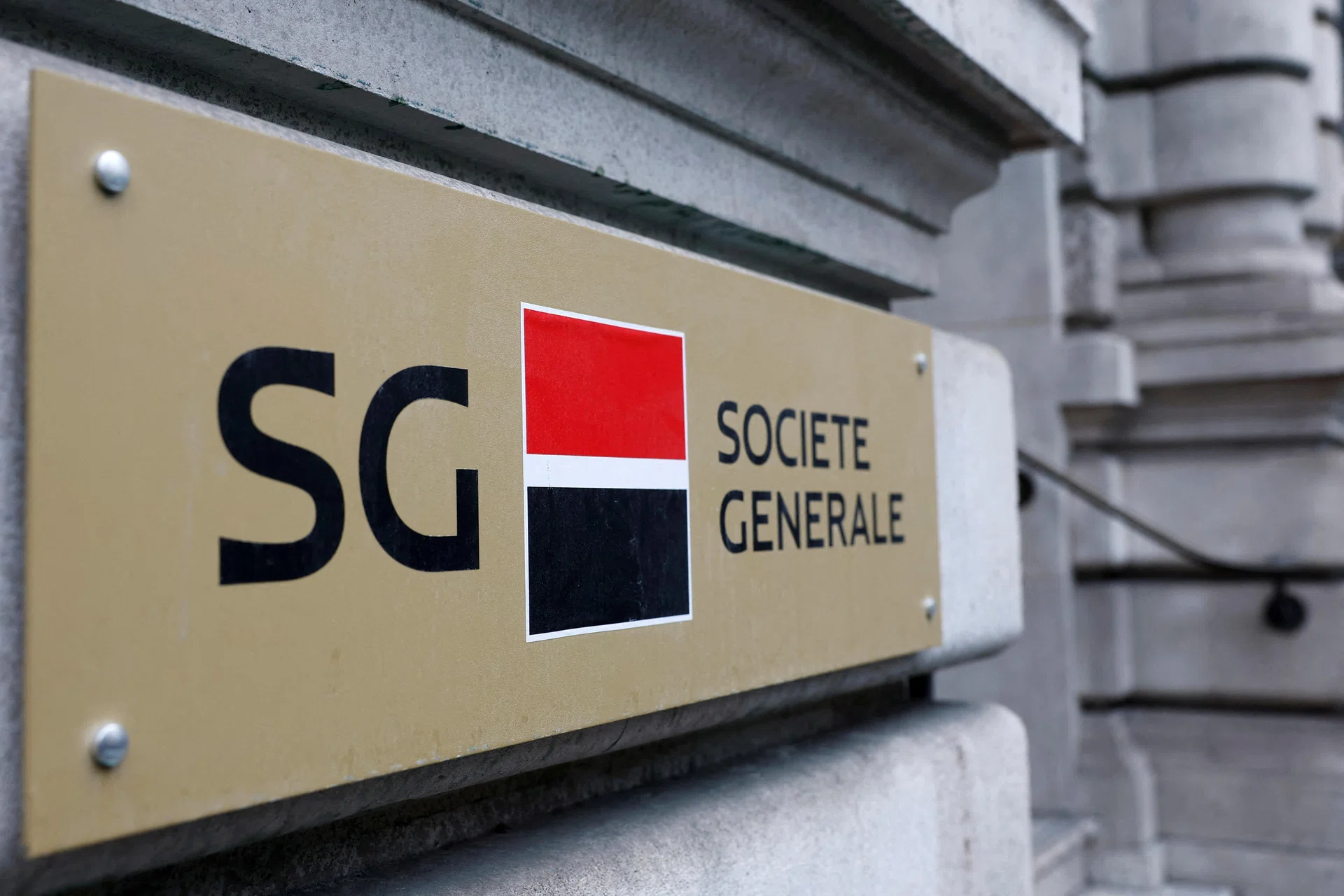 SocGen’s retail revival aids Q1 profit as trading revenue slides