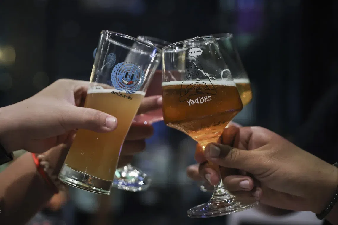 For a six-month period starting in early December, Thai authorities will allow the sale of alcoholic beverages between 2 pm and 5 pm as part of a pilot programme that could be extended beyond mid-2026.