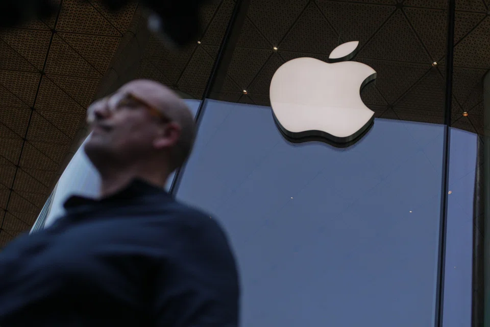 After years of rapid expansion, a weakening electronics market is slowing Apple’s business.