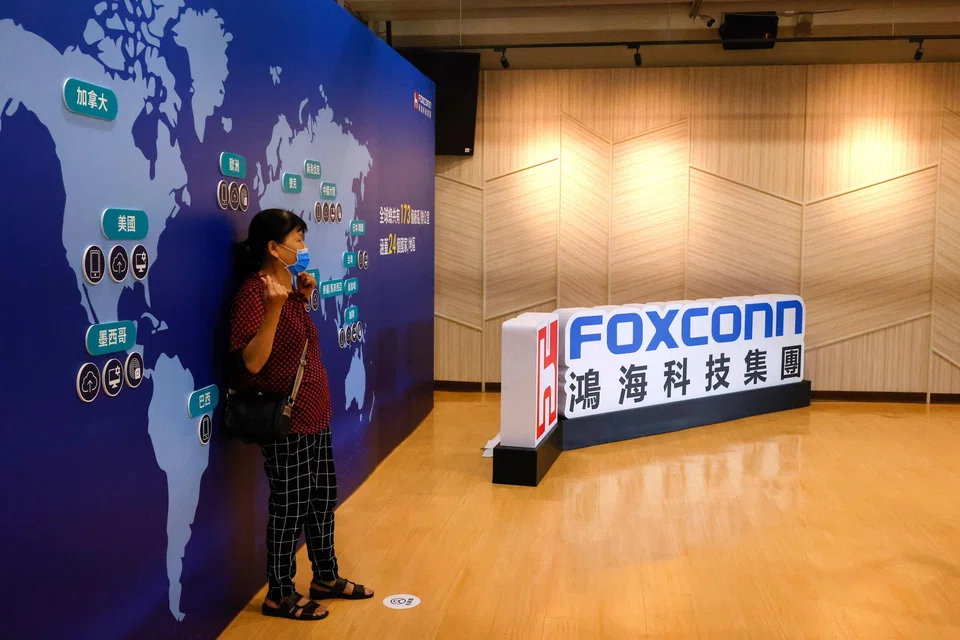 Foxconn, formally called Hon Hai Precision Industry, says revenue last month reaches NT$450.7 billion, in line with its expectations.