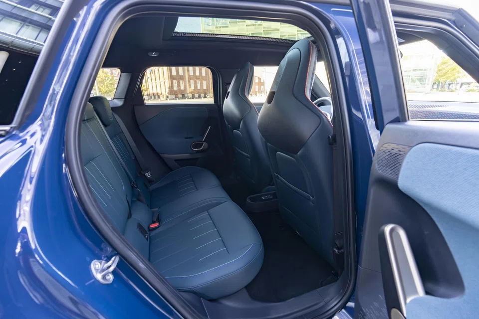 Inside, you sit relatively high up, so there’s no uneasy feeling of vulnerability that comes with driving a small car around buses and lorries.