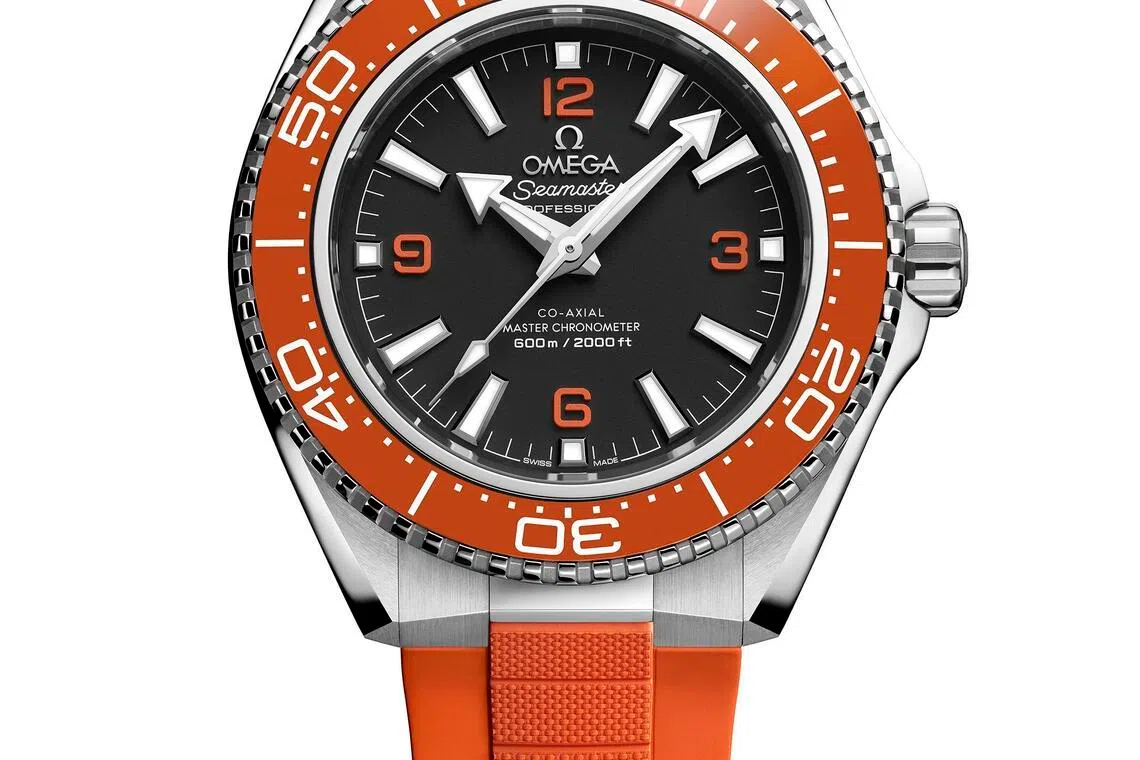 luxecnyomega15 - The 4th generation Seamaster Planet Ocean orange diving watch with orange rubber strap.
Credit: OMEGA