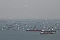 Global liner rates are on a downward trajectory, falling 4.7% to US$2,107 per 40-foot container in the week ended Jan 29, according to the Drewry World Container Index. 