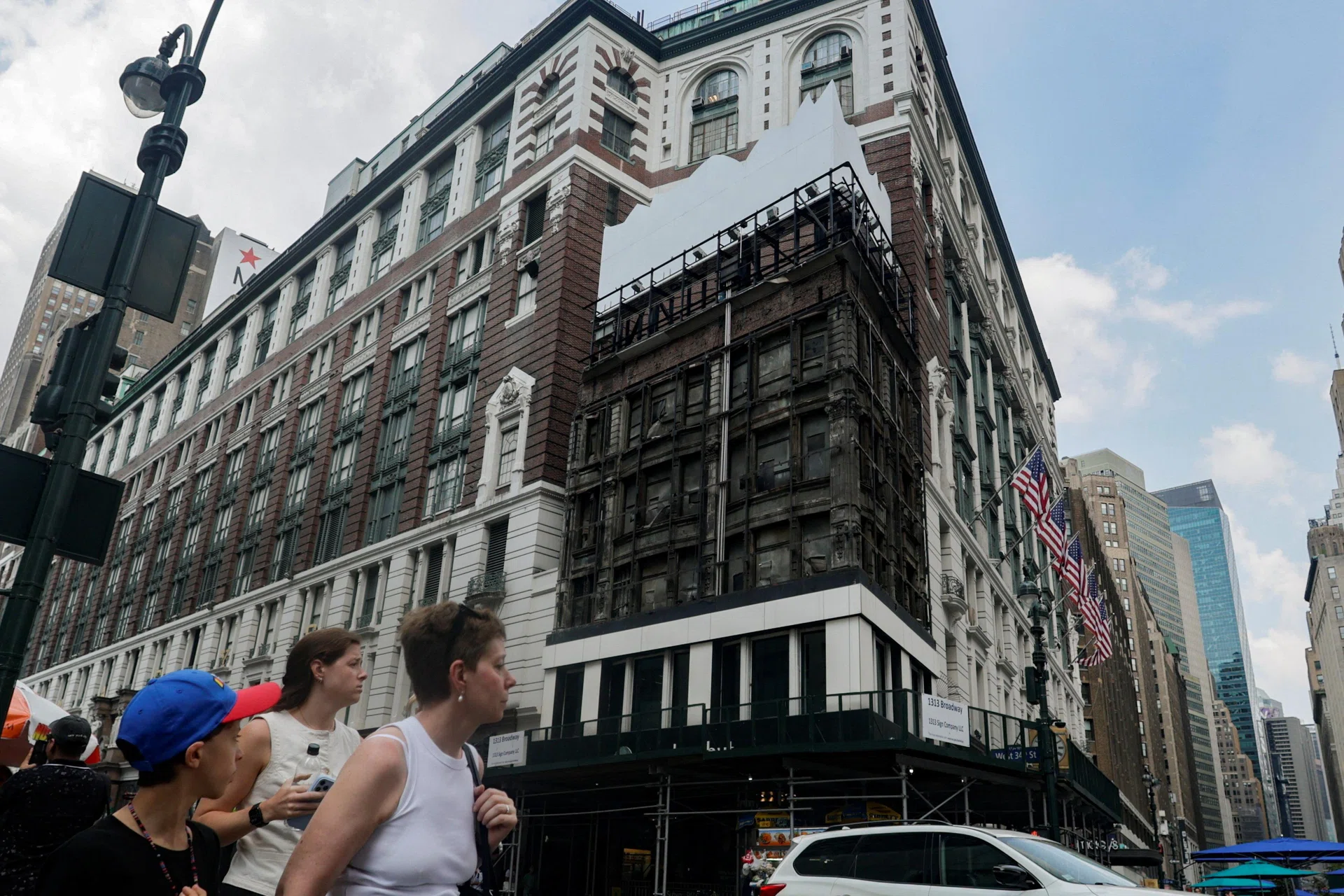 US Fed survey shows economic activity edged up, prices rose moderately in recent weeks
