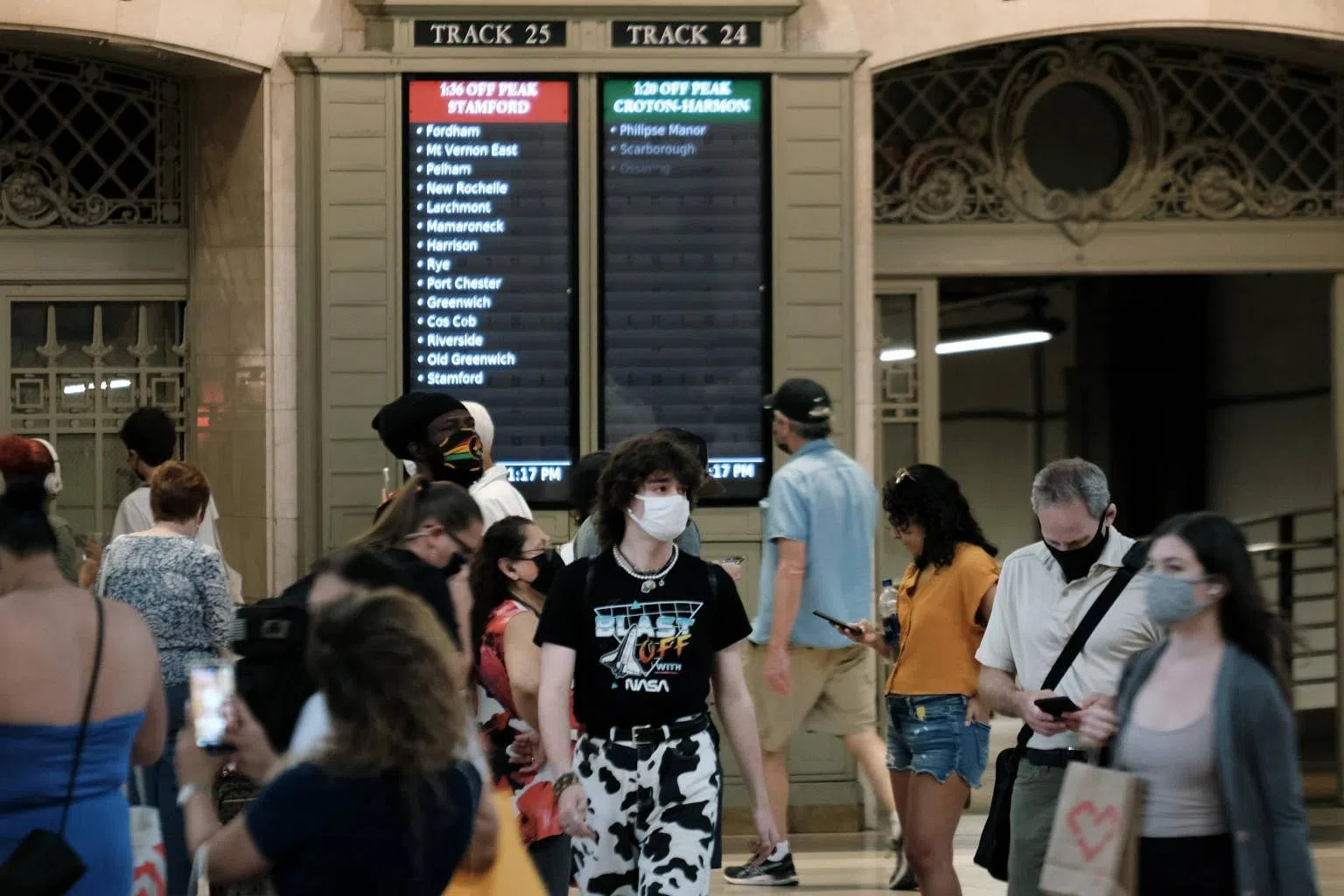 US tells vaccinated people in high Covid risk areas to mask again