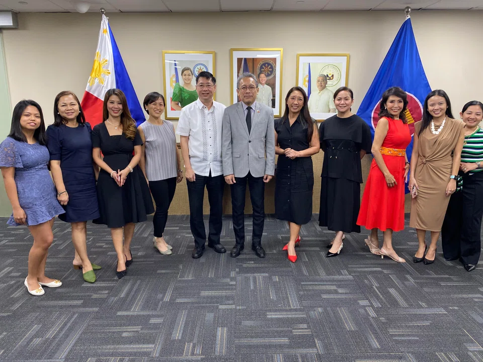 Founding members of PhilCham Singapore with the Philippines' Ambassador to Singapore, Medardo G Macaraig (centre).