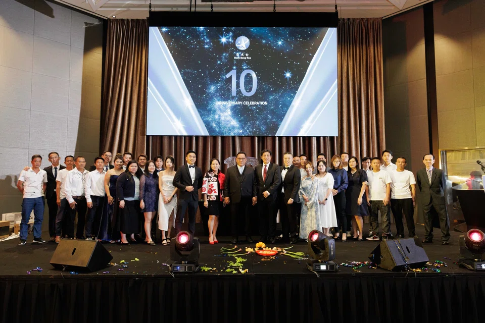 Hock Seng Hoe Metal Company managing director Sam Chee Keong (centre) at the company's celebration of its 10th anniversary.
