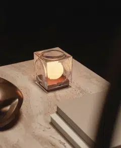 Chant portable lamp.