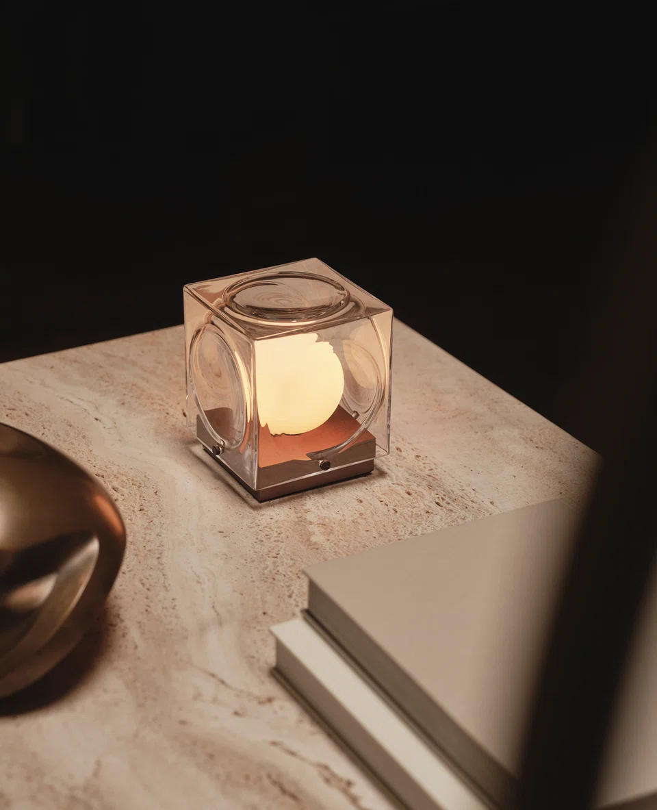 Chant portable lamp.