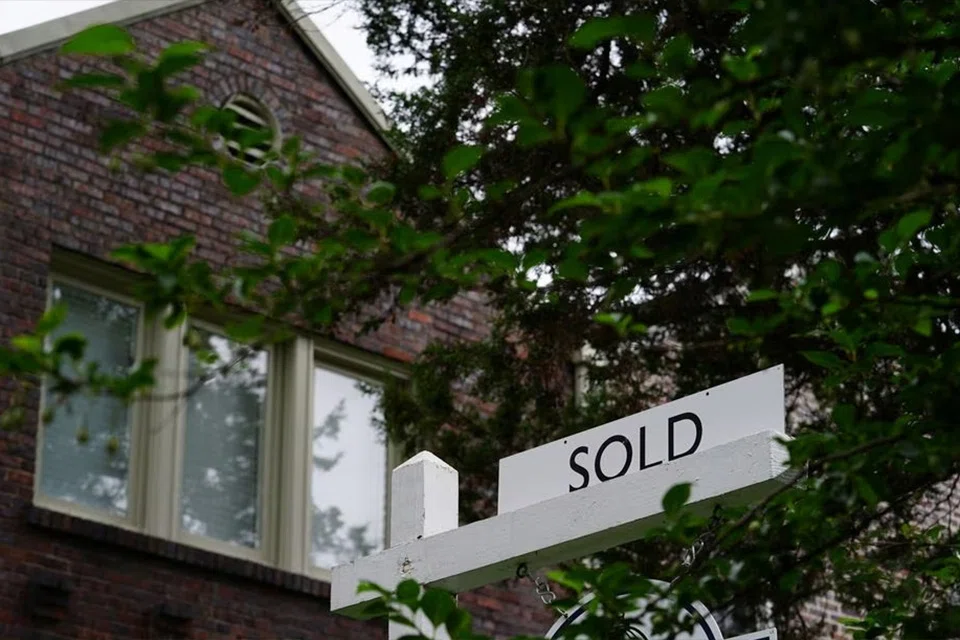 Monthly payments on a US$600,000 mortgage at the current 30-year average will be about US$4,028. 