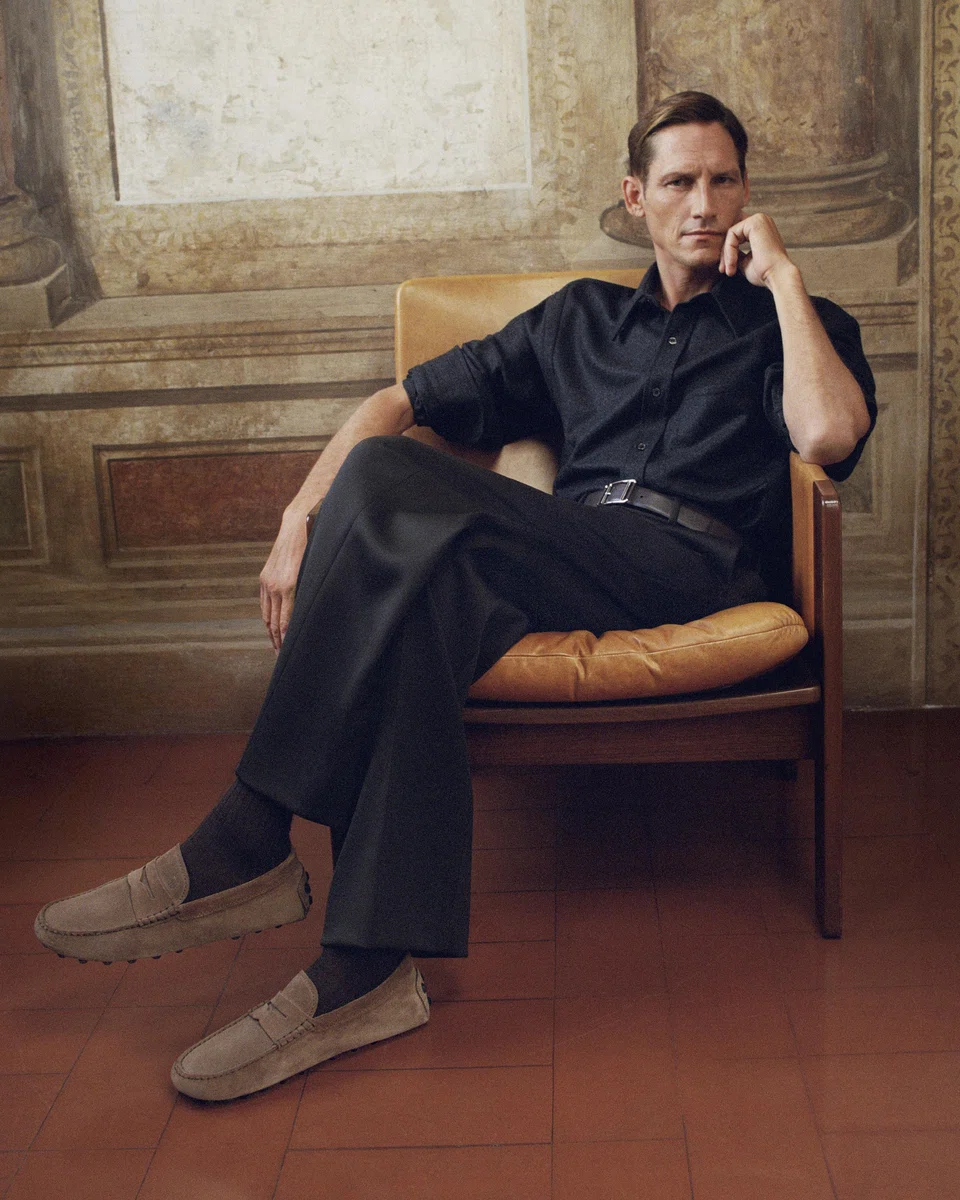 A model dressed in Tod's poses in the historic villa.