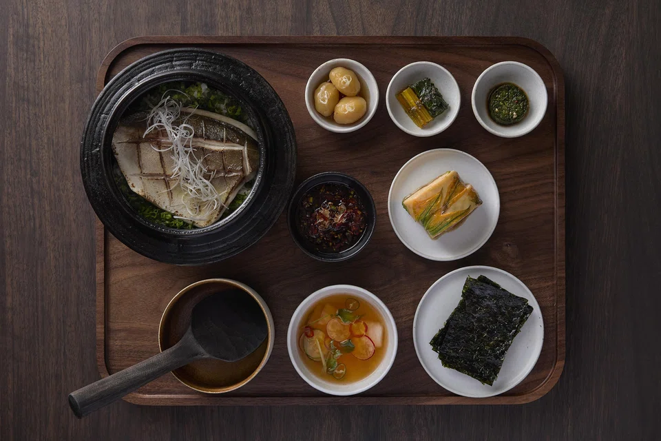 Butterfish and rice served in a claypot.