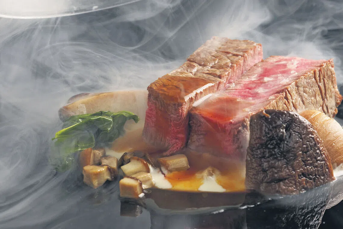 Shoppers outside stores at the Jewel Changi Airport mall in Singapore, on Sunday, Oct. 3, 2021. Singapore Trade Minister Gan Kim Yong said the government is committed to reopening the country gradually after reimposing domestic curbs such as making work-from-home the default and cutting the number of diners to deal with a surge in cases. Photographer: Ore Huiying/Bloomberg##########knallianz##########