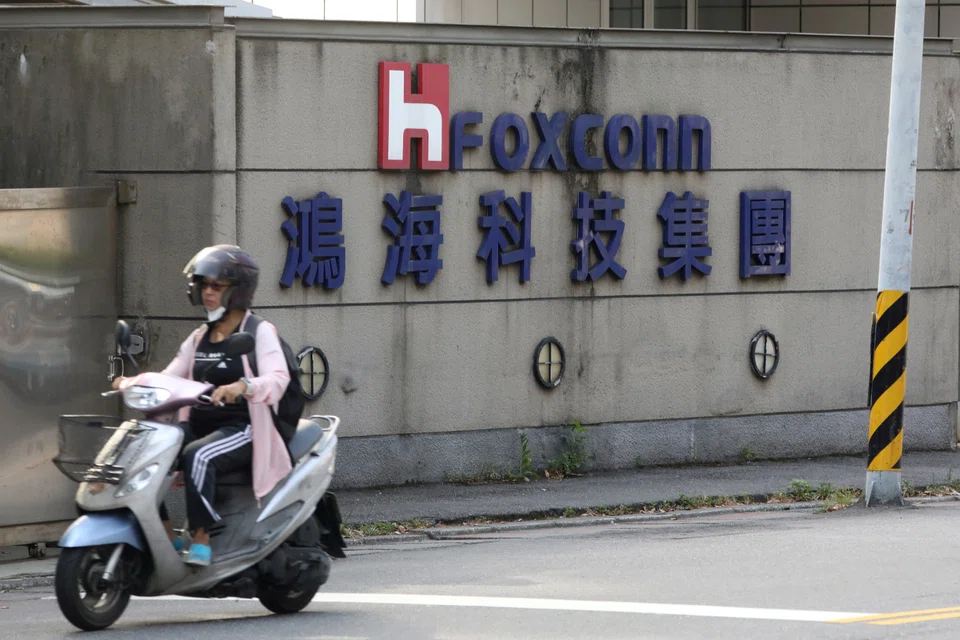 Foxconn says workers had complained about pay and conditions at the plant, but denied it had housed new recruits with Covid-positive staff at its Zhengzhou factory.
