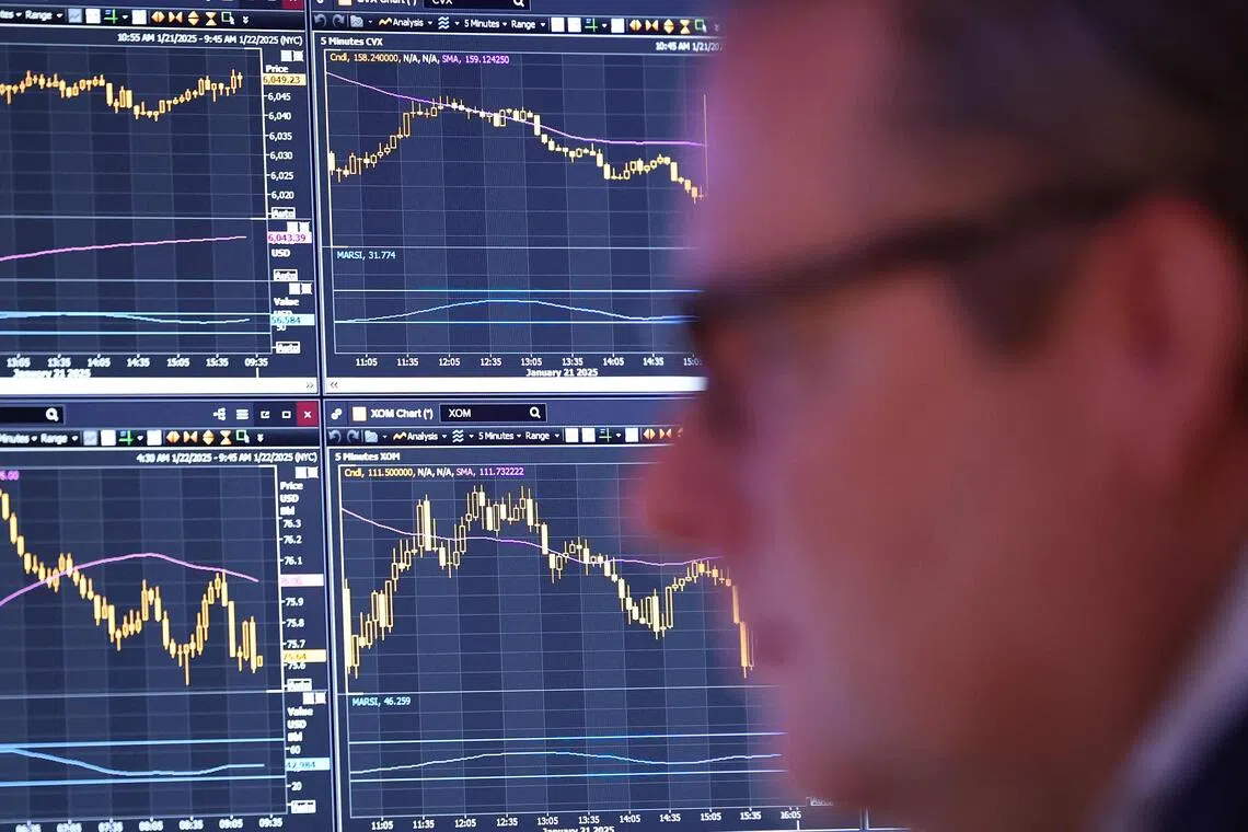 The “Magnificent Seven” mega-cap stocks are still trading at absurd valuations, just like the dotcom players in the late-1990s. 