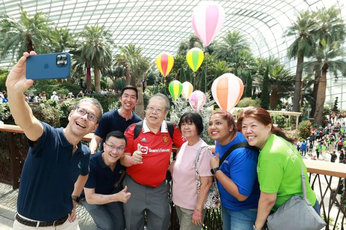 Gardens “Byte” the Bay event in June, as part of Standard Chartered’s global employee volunteerism month, where I joined 1,000 of my colleagues to spend time with more than 1,200 seniors, aged from their 50s to 90s, and taught them how to connect to Wi-Fi, use mobile apps and plan their daily commutes using their smartphones.