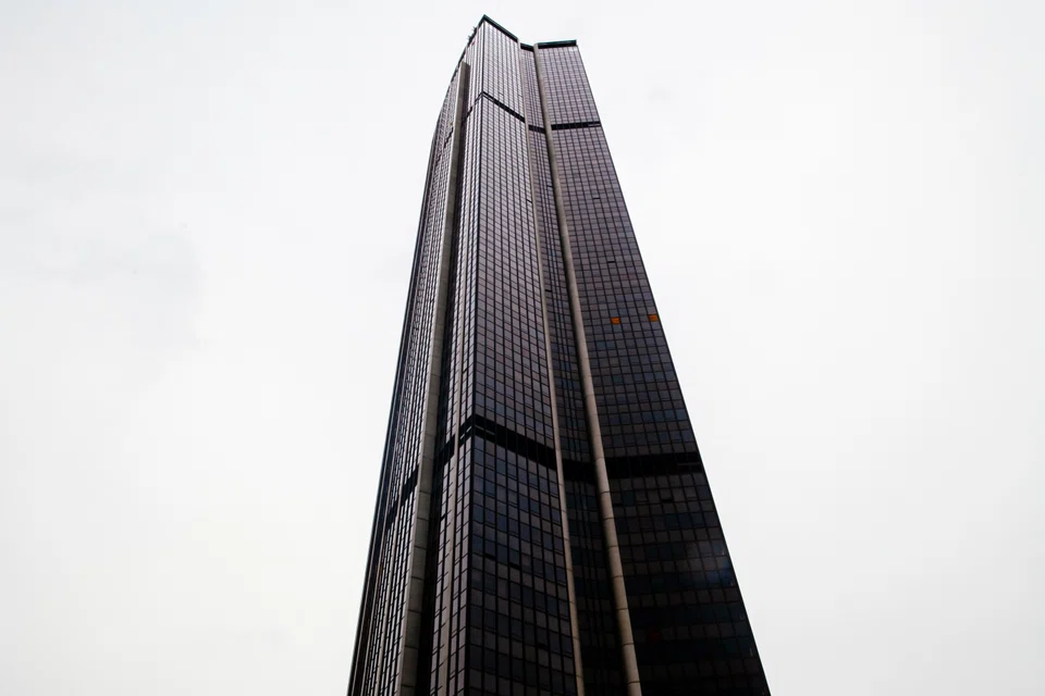 The proposed makeover of the Tour Montparnasse has dragged on for years, caught up in politics, money and competing visions. 