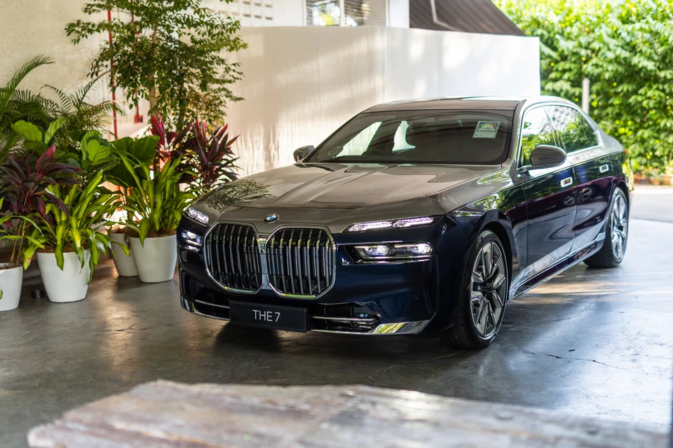 Priced from S$578,888 with Certificate Of Entitlement, the car is only available as a 735i for now, which has a 3.0-litre, six-cylinder engine that launches it to 100 km/h in 6.7 seconds. 