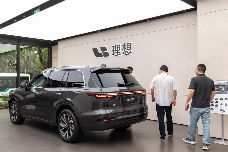 The cost of Li Auto options traded in Hong Kong is hovering around its highest level since February 2023 relative to the benchmark gauge of the city’s stocks.