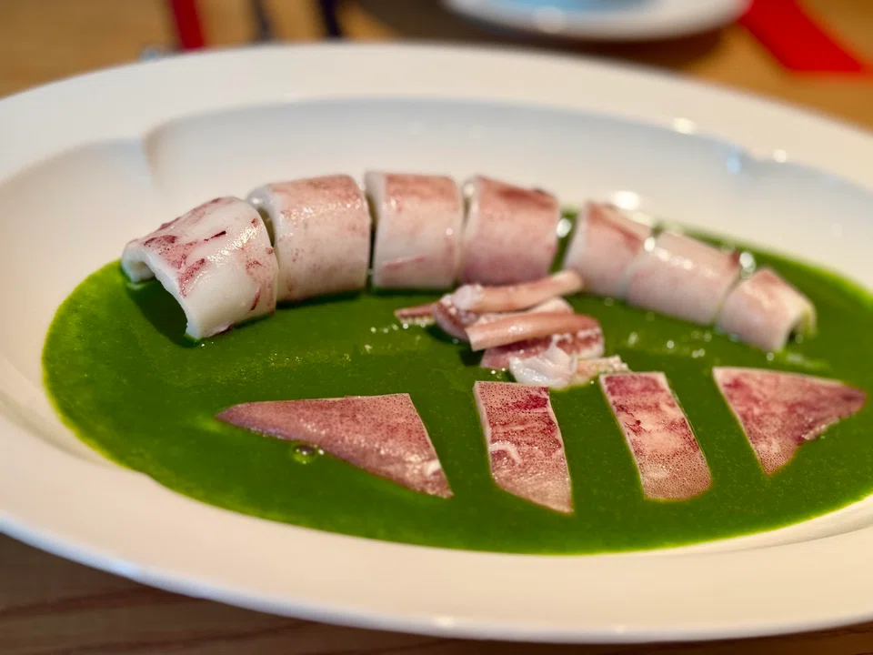 Squid in scallion sauce.