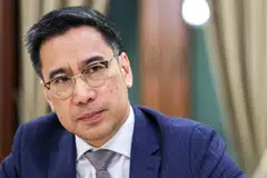 BOT governor Sethaput Suthiwartnarueput says the Thai government's short-term stimulus measures will not solve the country's economic problems.