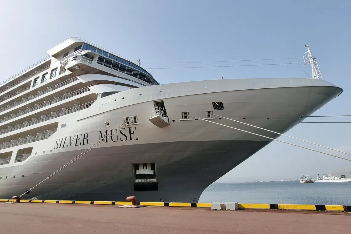 The Silver Muse circumvents the island of Honshu to prefectures and cities such as Osaka, Kagoshima, Niigata, Aomori and more.