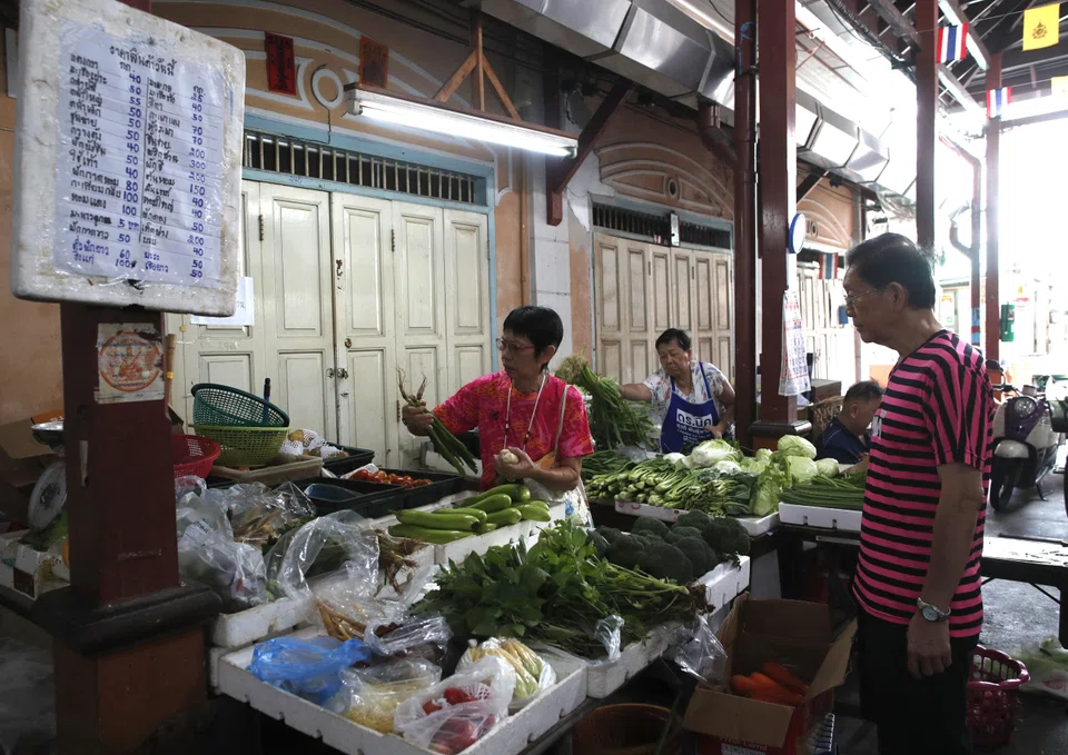 The consumer index of the University of the Thai Chamber of Commerce increased to 56.0 in October from 55.3 in the previous month, the university said in a statement.