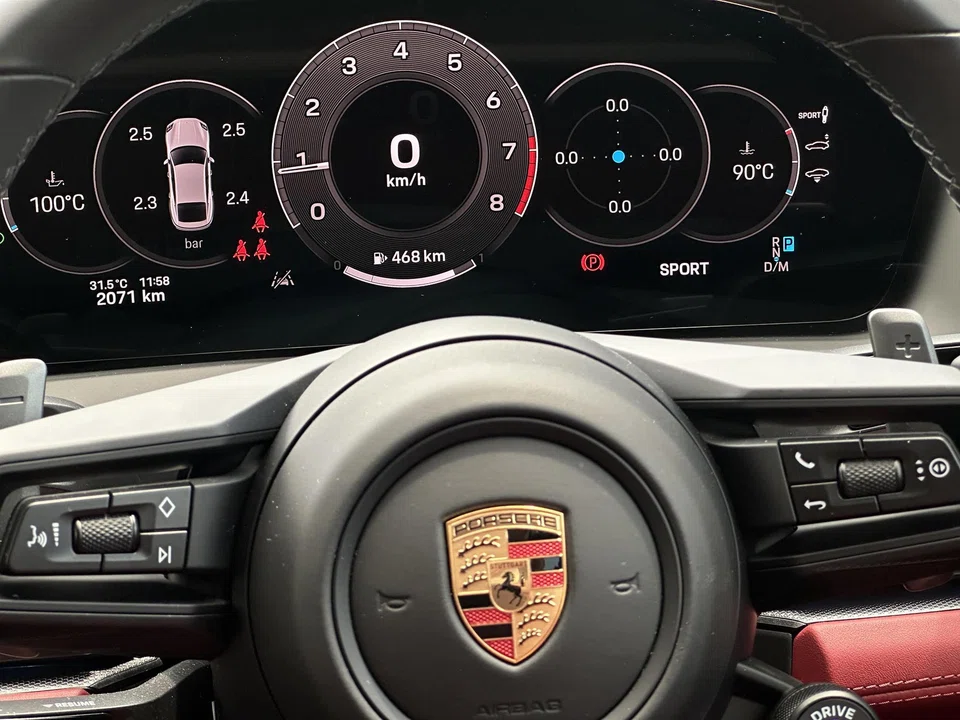  The digital dashboard, with its five-dial layout.