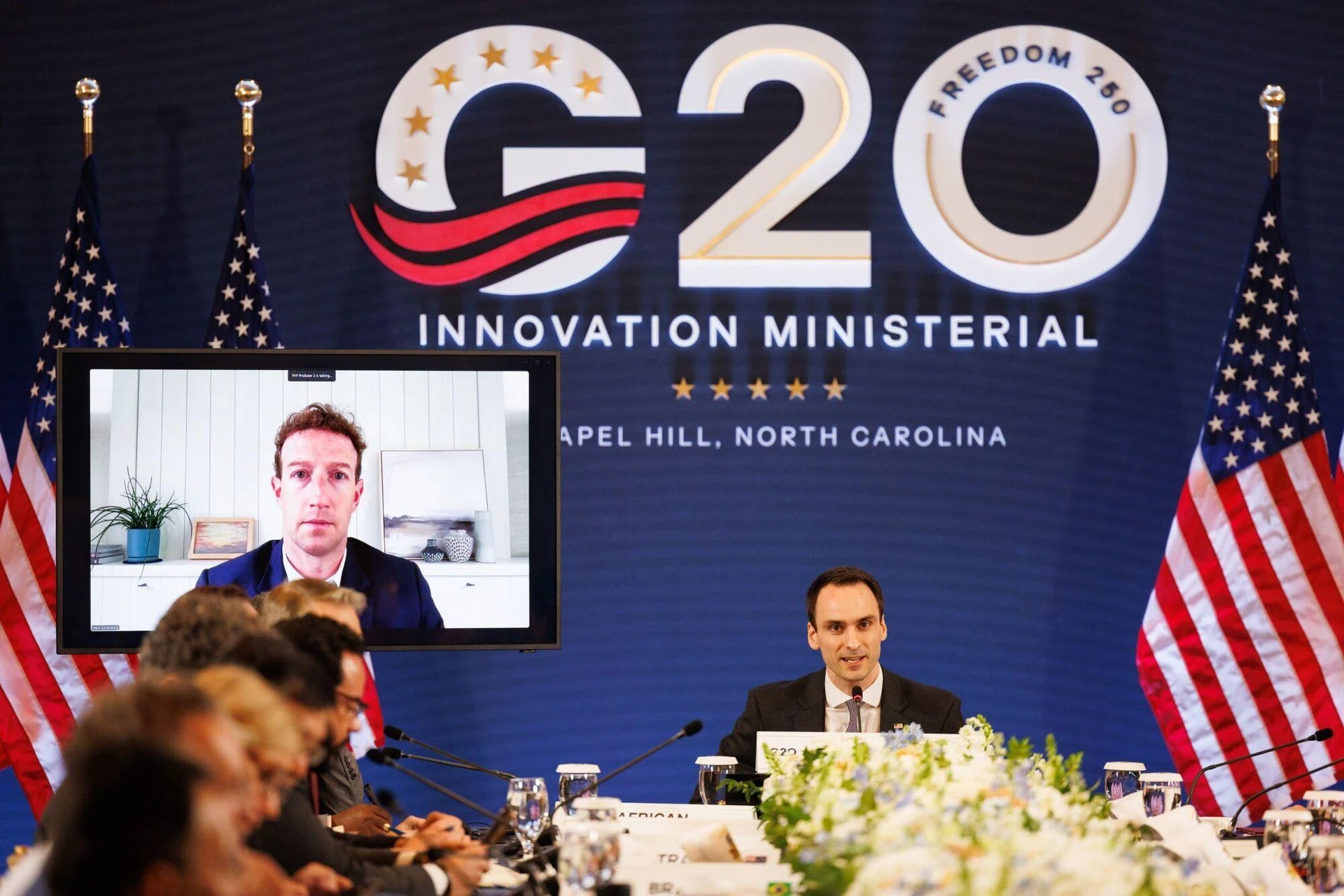 Membri del G20 discutono la regolamentazione dell'AI durante un vertice tecnologico a Chapel Hill, North Carolina