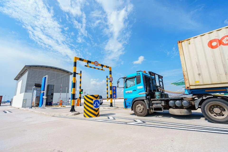 Streamlined customs processes and cross-border initiatives in the JS-SEZ are reducing clearance times and enabling faster, more predictable cargo flows between Johor and Singapore.