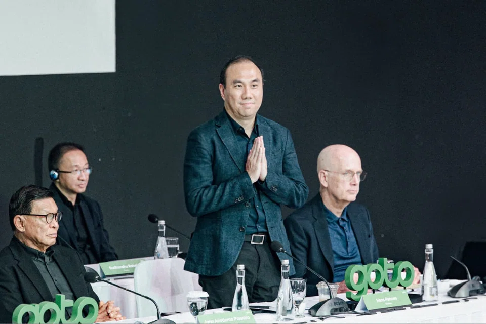 The appointment of Hans Patuwo (standing) comes as investors increasingly push GoTo to pursue strategic options to unlock value and accelerate profitability.