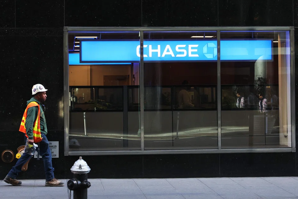A Chase Bank outlet in New York City. Bob Diamond, the former CEO of Barclays, says over the next few years, dealmaking will shrink the roughly 4,500 banks in the US down to just 1,000 to 2,000 lenders.
