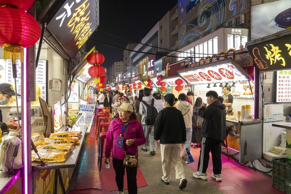 The Caixin/S&P Global services purchasing managers’ index (PMI) grew to 52.0 in October from 50.3 the previous month. 