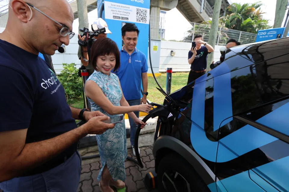 Senior Minister of State for Sustainability and the Environment Amy Khor tried out the EV charging app at the launch of the largest e-roaming service on both sides of the Causeway. 