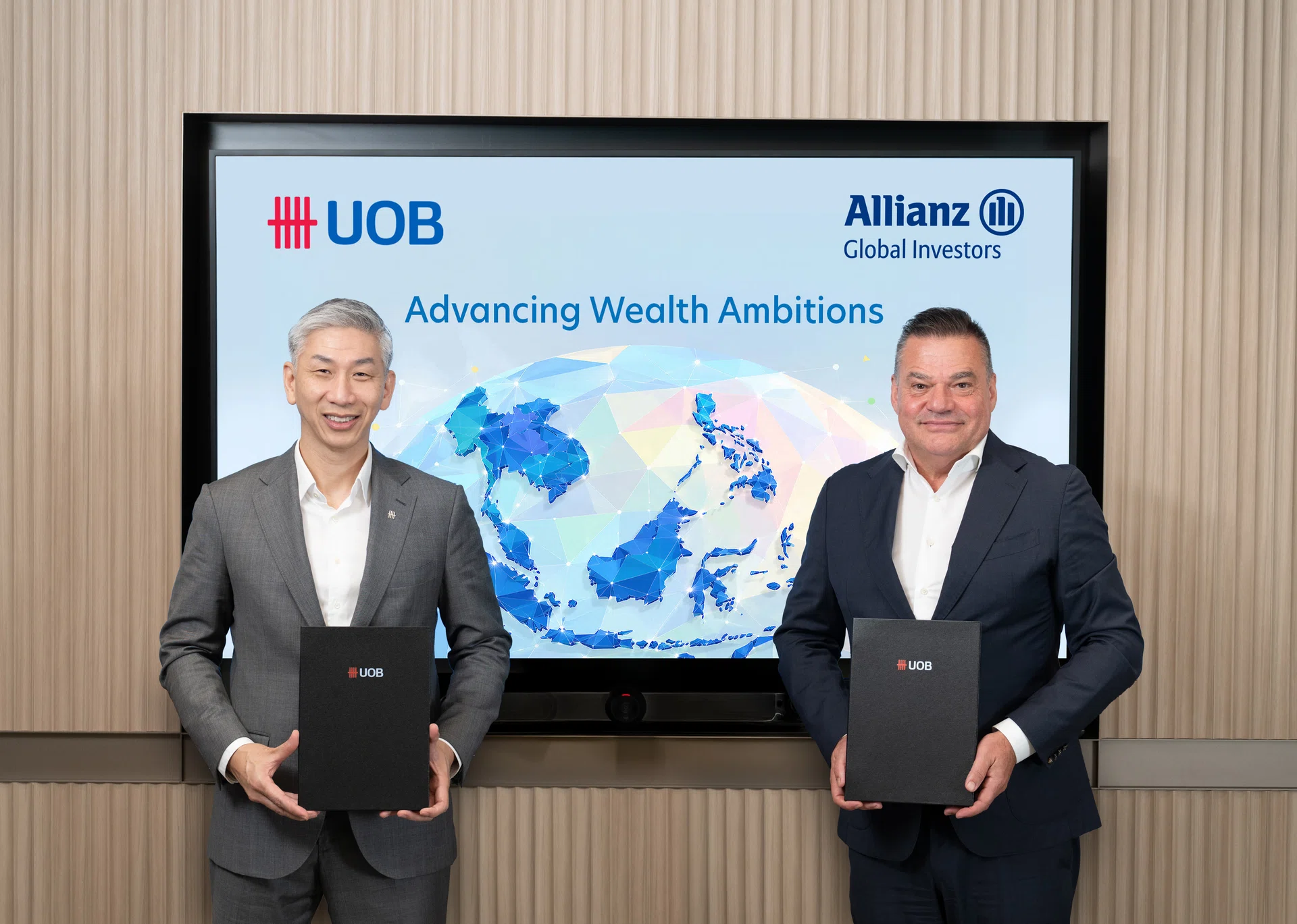 UOB to sell asset management arm to Allianz Global Investors for S$555 million