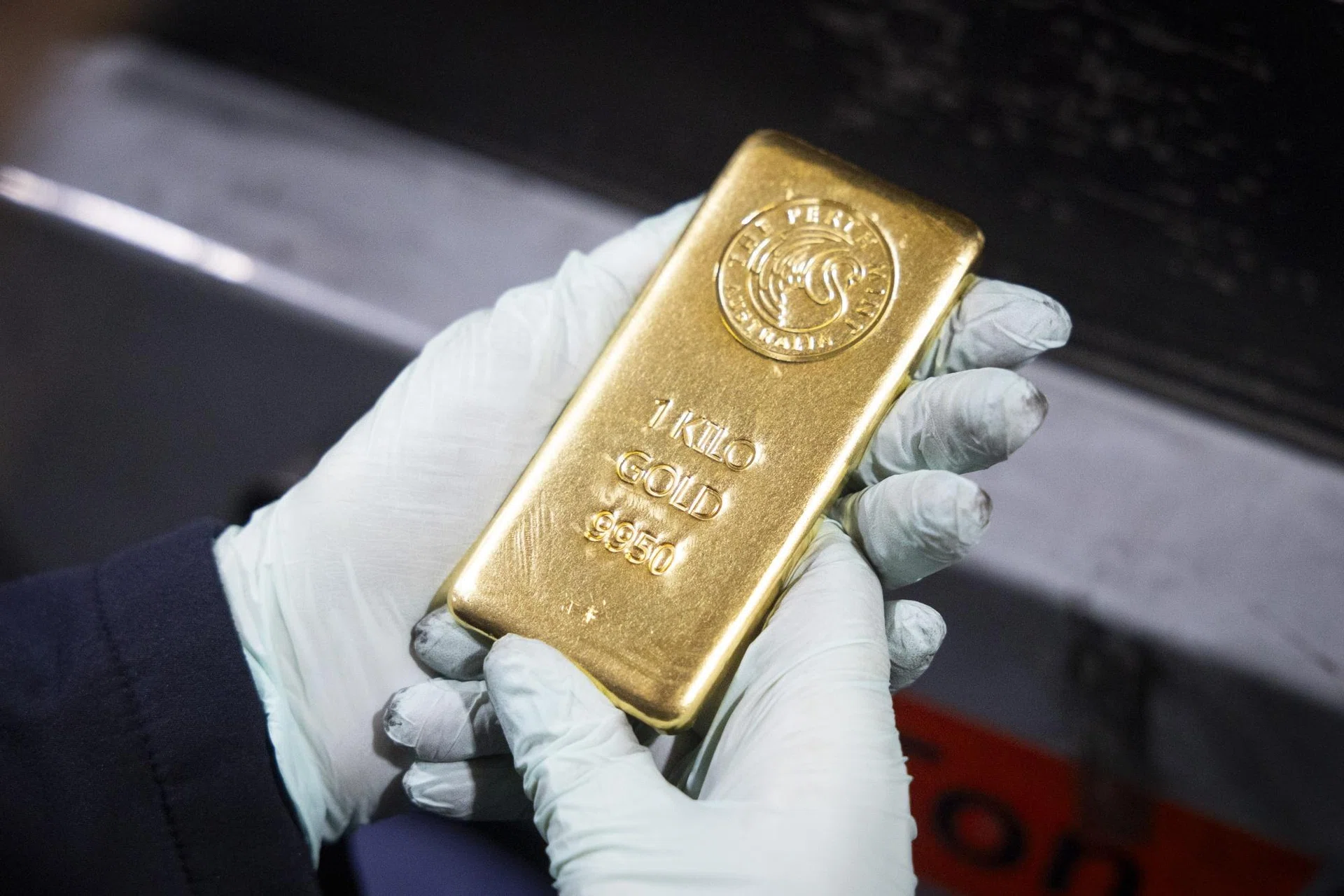 Gold holds loss as traders weigh prospects for US-Iran deal