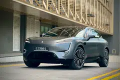 As for how it actually drives, the Avatr is more soothing than sporty by far.