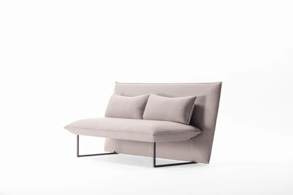 The Fu sofa’s design combines two zabutons – one vertical and one horizontal.