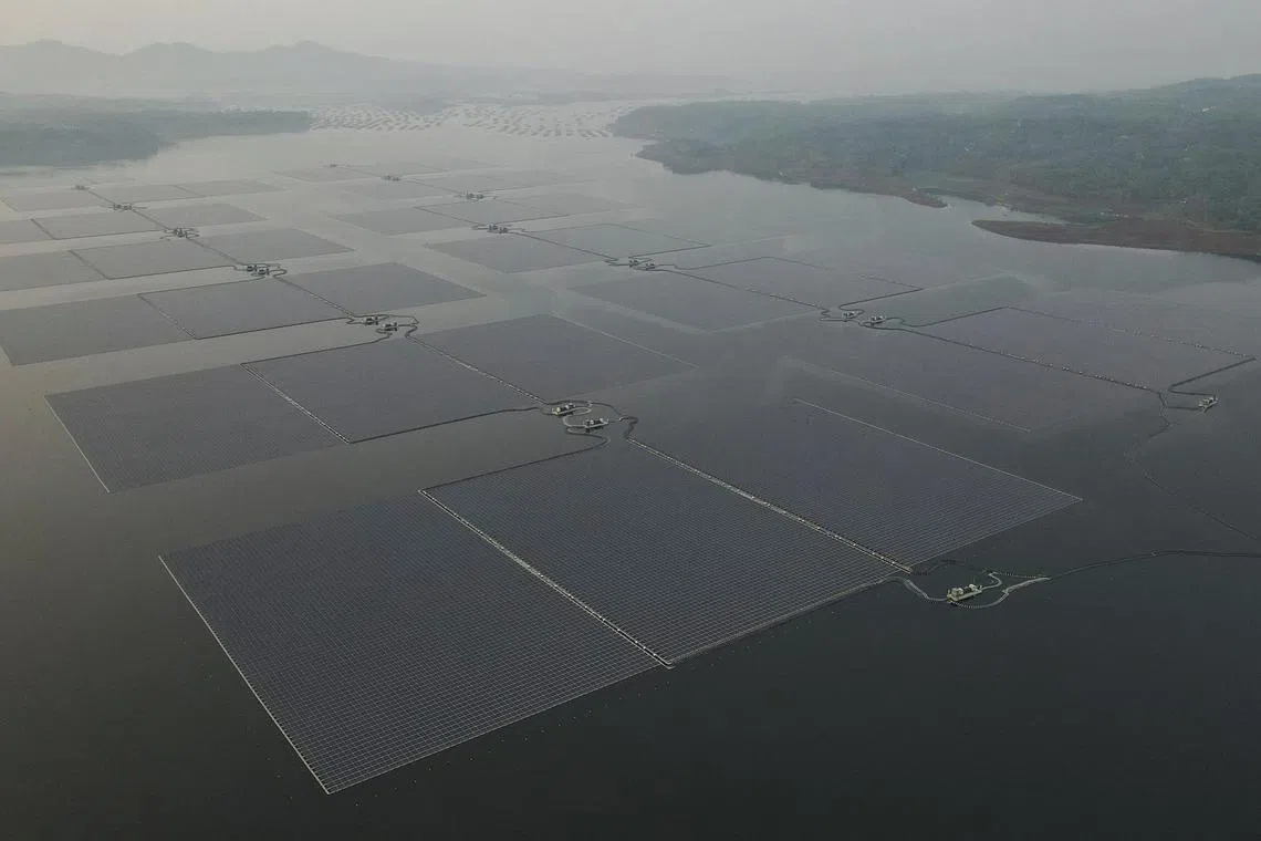 FILE PHOTO: A view shows solar panels of the 192 megawatt peak (MWp) floating solar power plant built on Cirata dam, that was developed by PLN Nusantara Power, a unit of Indonesia's state utility company Perusahaan Listrik Negara (PLN) and United Arab Emirates renewable energy company Masdar, a unit of Mubadala Investment Company, in Purwakarta, West Java province, Indonesia, November 9, 2023. REUTERS/Willy Kurniawan/File Photo