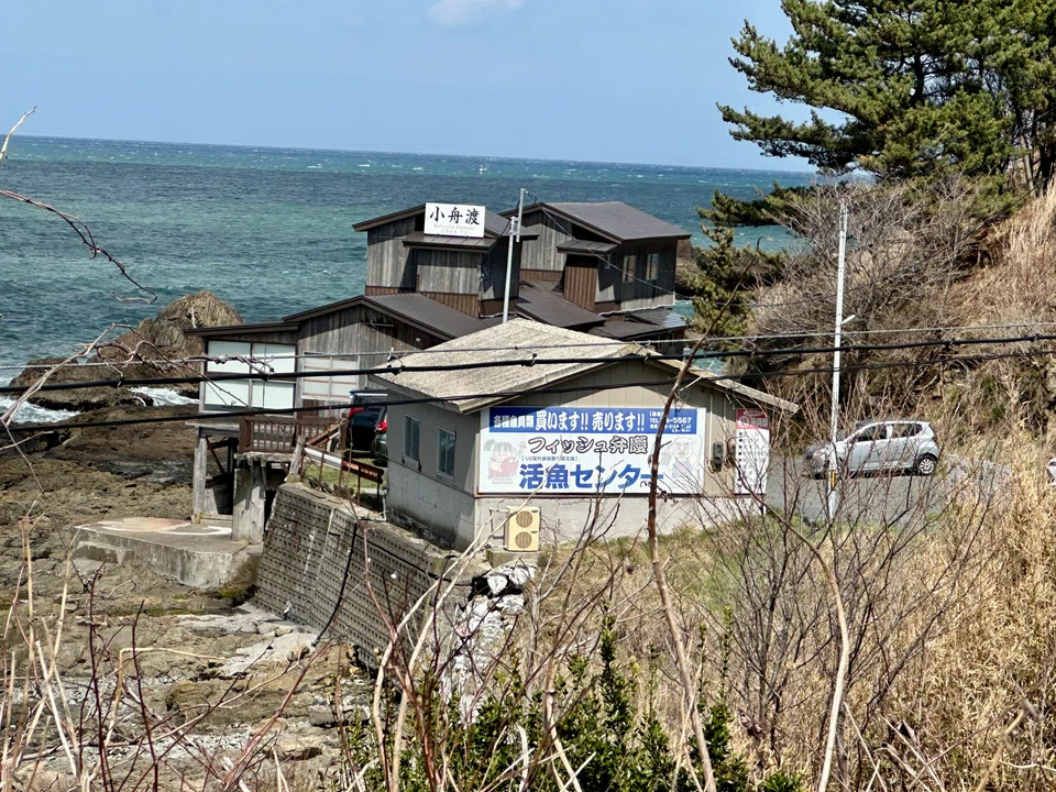 Kofunato Shokudo is a seafood "shack" facing the Pacific Ocean.