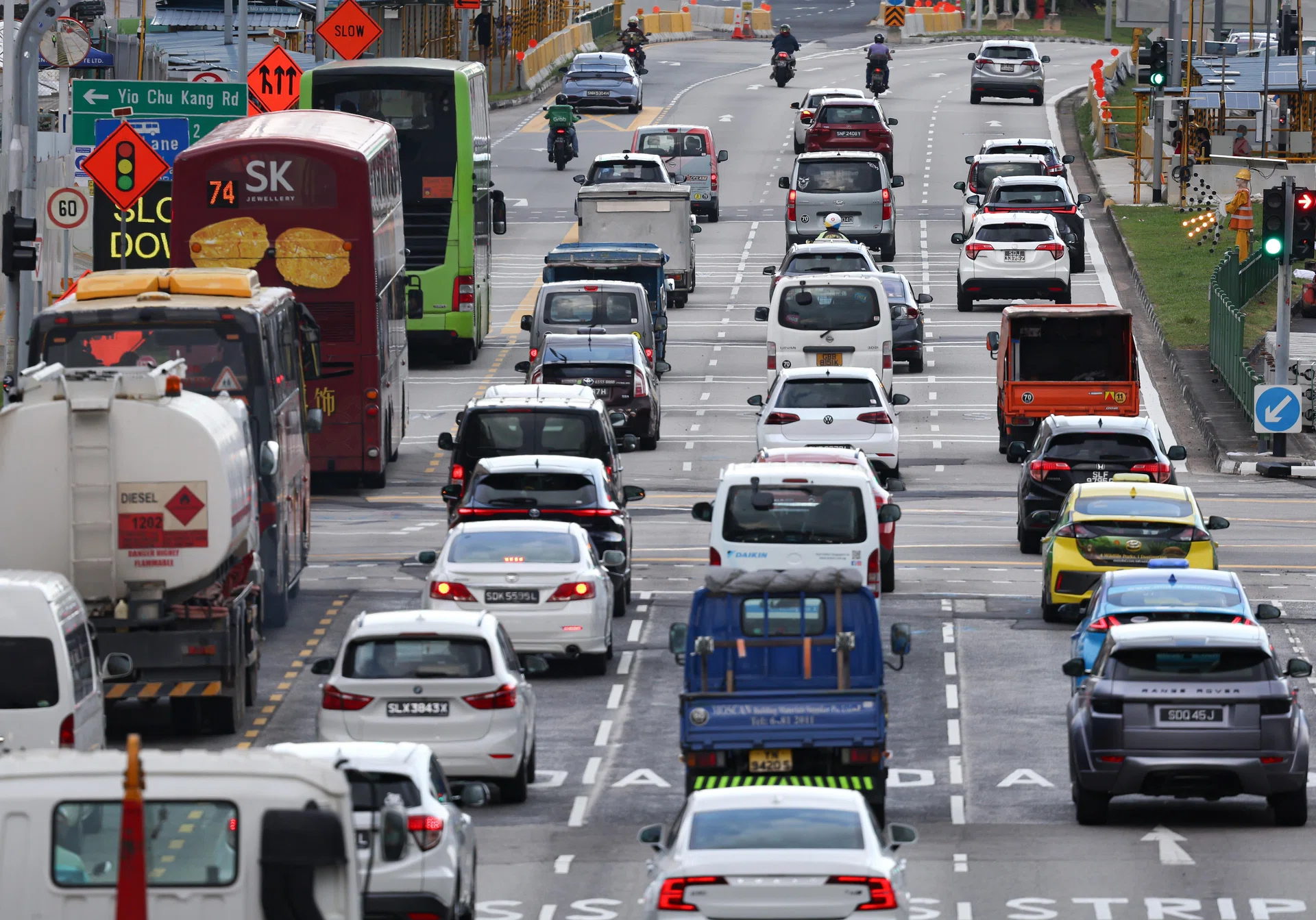3 to be charged in Singapore over use of de-registered vehicles